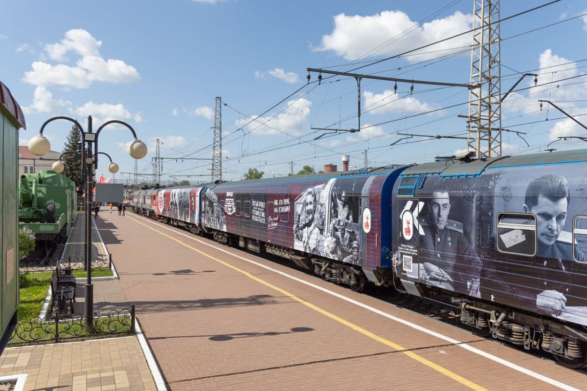 37821